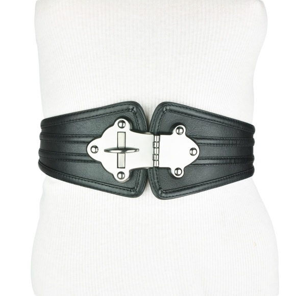 BCBG • Black Leather Wide Turn Lock Belt - Picture 1 of 3